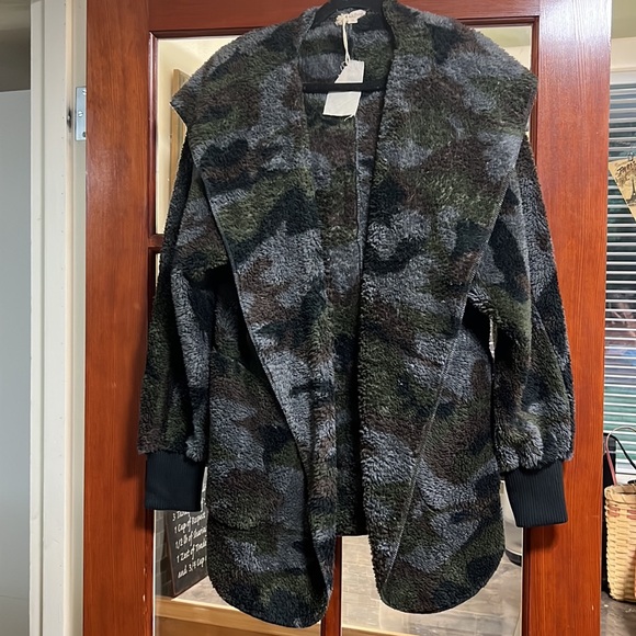 525. Camouflage Soft Oversized Hooded Cozy Open With Pockets OSFM NWT - Picture 5 of 12